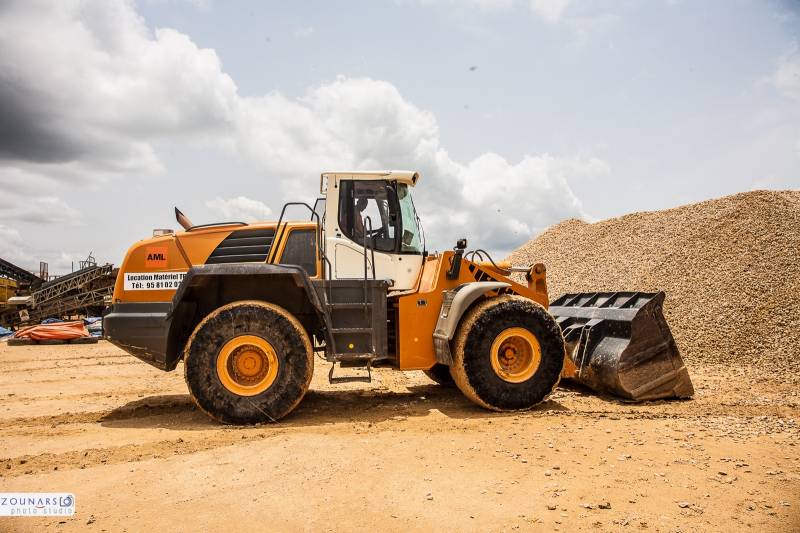 Location de chargeuse pour travaux de déblaiements, chargement de camions au Bénin
