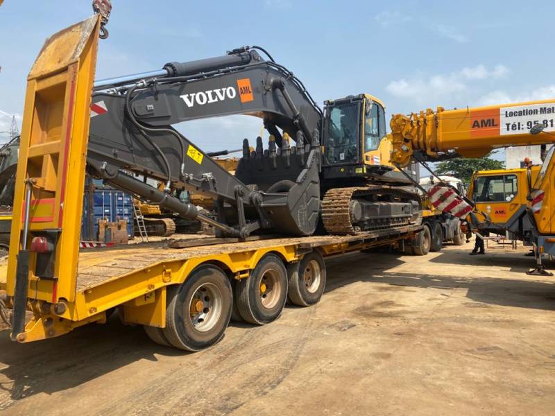 transport de pelle de chantier pour tp près du bénin