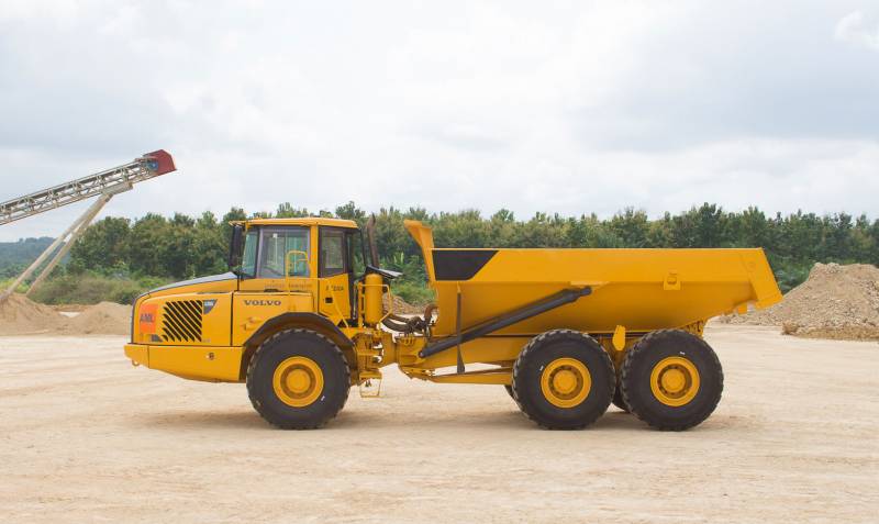 Location de tombereau rigide pour le transport de minerais au Bénin