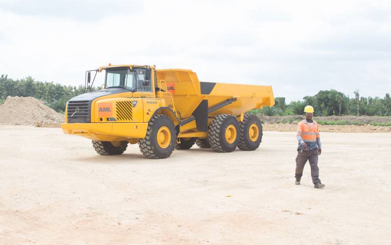 Location de tombereau rigide pour le transport de minerais au Bénin