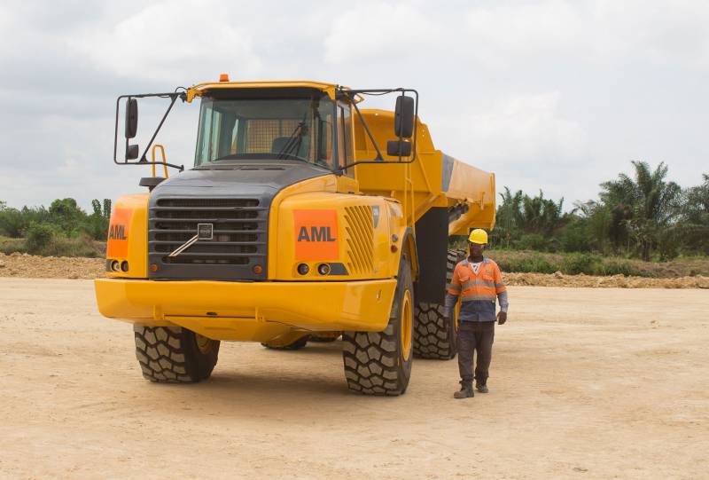Location de tombereau rigide pour le transport de minerais au Bénin