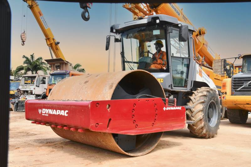 engin de chantier de compactage en location au bénin près de ouidah
