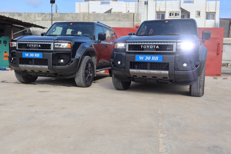Découvrez notre sélection de citadines, SUV et pick-up disponibles en location sur mesure pour tous vos trajets au Bénin.