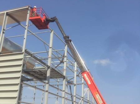 Location de Manitou pour levage au Bénin