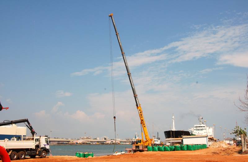 Louer une grue de levage pour votre chantier au Bénin et les pays limitrophes