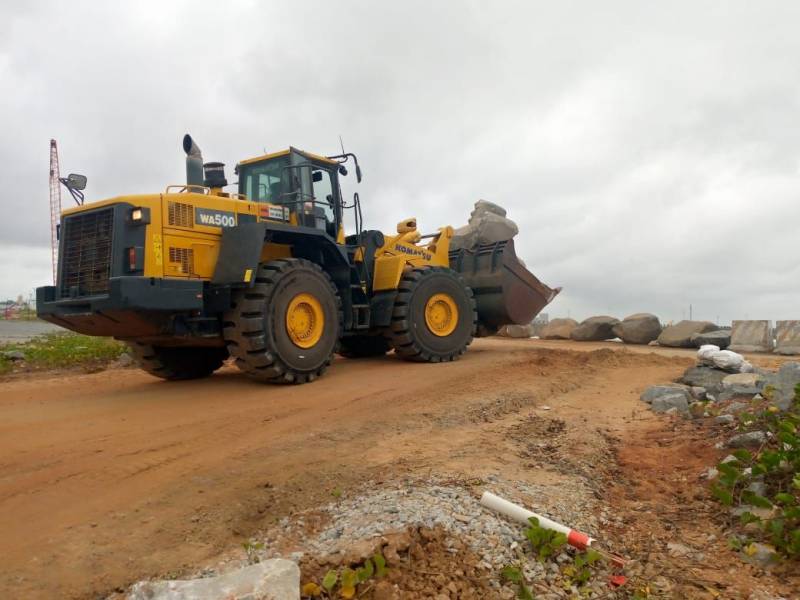Chargeuse sur le chantier du PAC