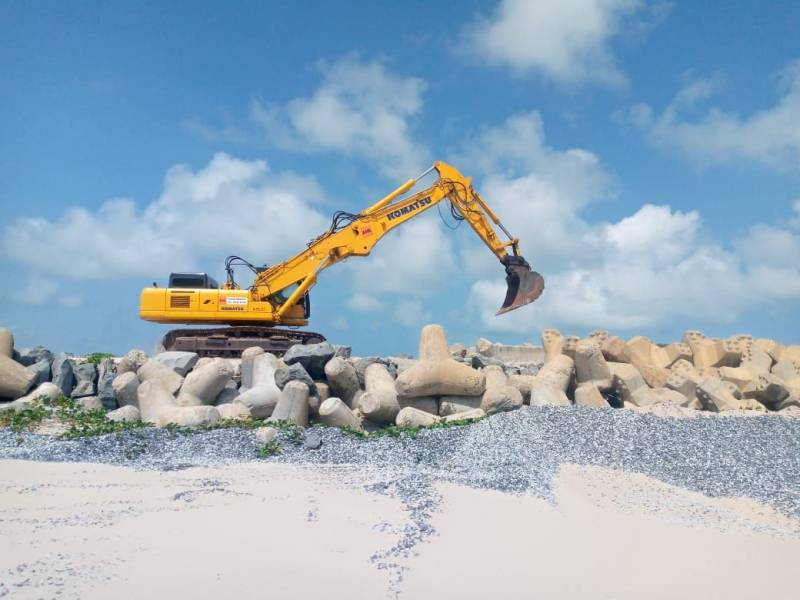 Pelle 50 tonnes sur le chantier du PAC