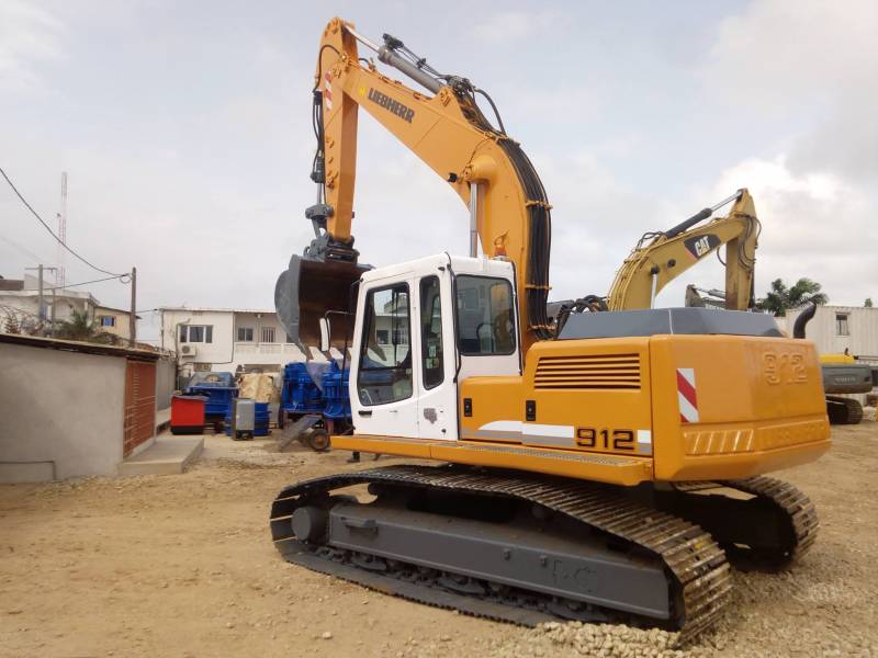 Pelle sur chenilles à louer pour travaux publics au Bénin
