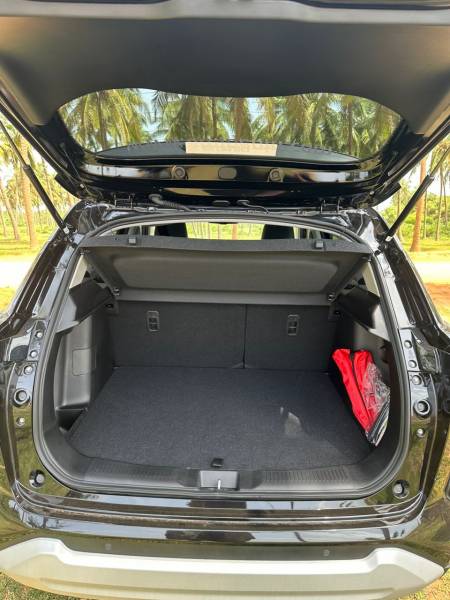 SUZUKI GRAND VITARA 2023 disponible à la location au Bénin