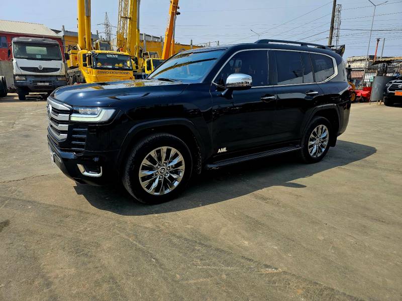 TOYOTA LAND CRUISER VXR disponible à la location à Cotonou