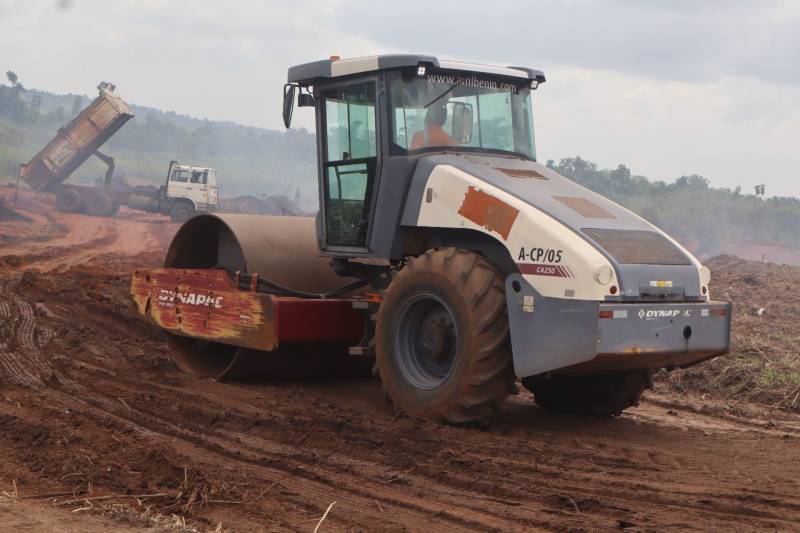 Compacteur DYNAPAC CA250 disponible à la location au Bénin