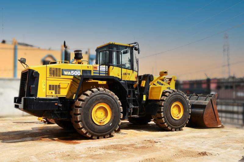 KOMATSU WA500 disponible à la location au Bénin